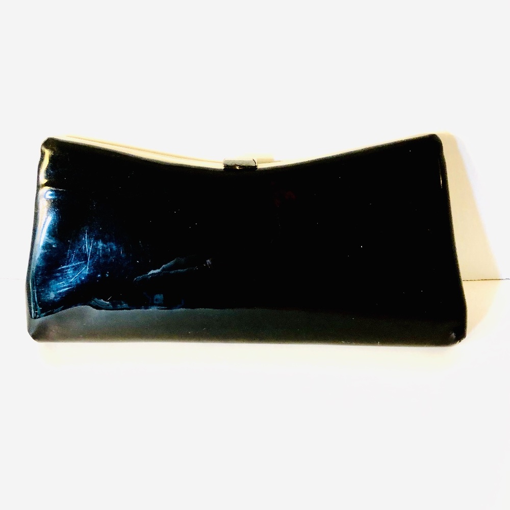 SOLD 1960s Black Patent Leather Clutch w/ Kiss Closure - Picture 1 of 8